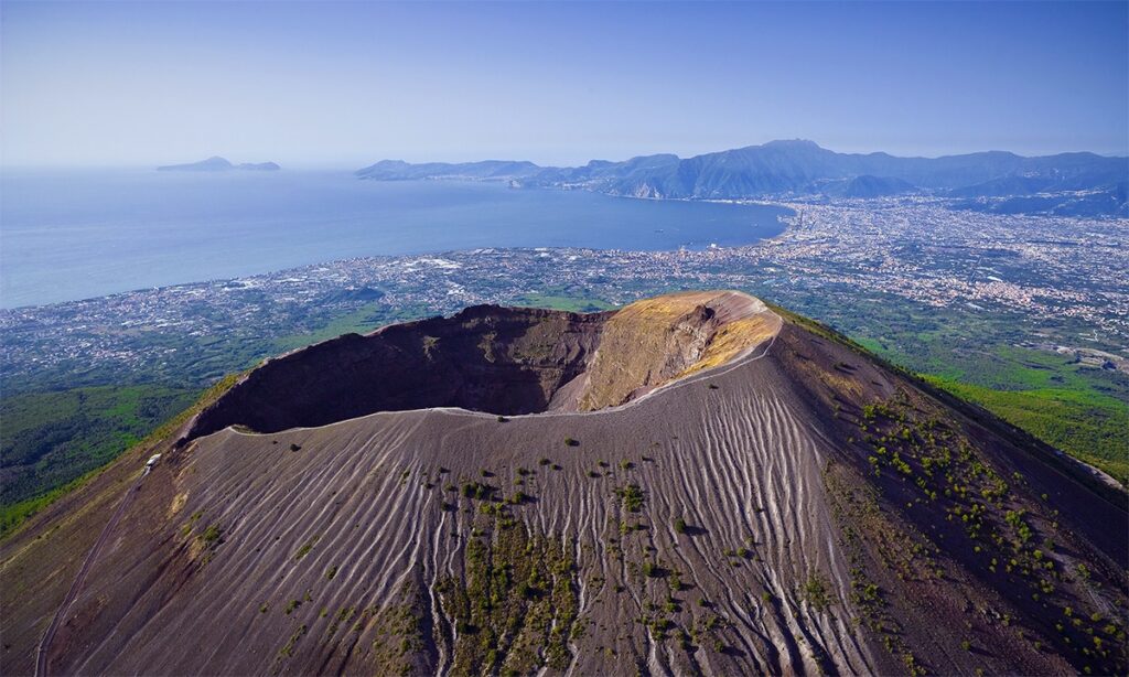 Mount Vesuvius - The most dangerous volcanoes in the world - infocake.net Mount Vesuvius - The most dangerous volcanoes in the world