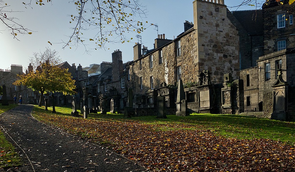 Mausoleum at Greyfriars Kirkyard, Edinburgh, Scotland - infocake.net Mausoleum at Greyfriars Kirkyard, Edinburgh, Scotland