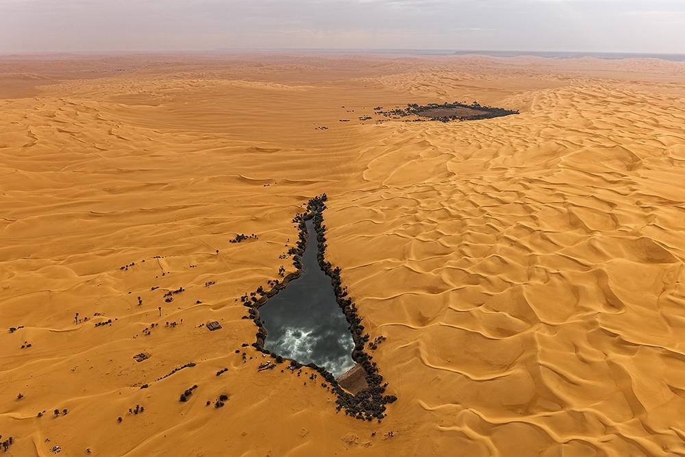 The oasis with salt lakes of Umm al-Maa - infocake.net The oasis with salt lakes of Umm al-Maa